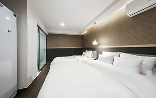 Gray 194 Hotel
