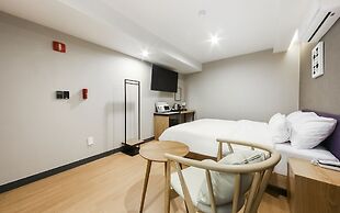 Gray 194 Hotel