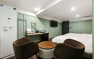 Gray 194 Hotel