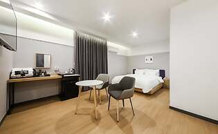Gray 194 Hotel