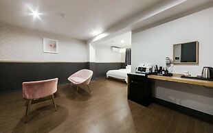 Gray 194 Hotel