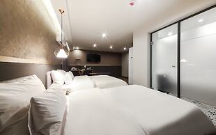 Gray 194 Hotel