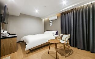 Gray 194 Hotel