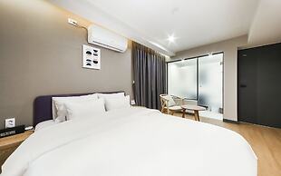 Gray 194 Hotel