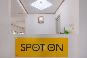 OYO Life 2638 Hotel Raya