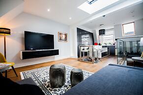 Modern Central Richmond Luxury Residence