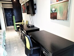 13th Floor sea View Studio