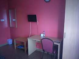 Thorn Tree Hotel