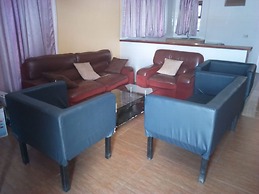 Thorn Tree Hotel
