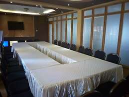 Thorn Tree Hotel