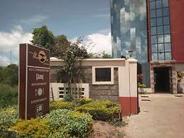 Thorn Tree Hotel