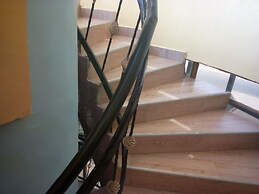 Thorn Tree Hotel