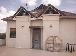Thorn Tree Hotel