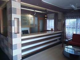 Thorn Tree Hotel