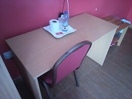 Thorn Tree Hotel