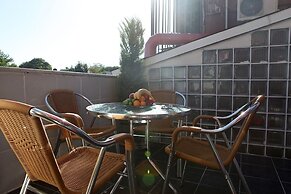 Noi Suites