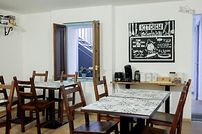 Mana Mana Youth Hostel