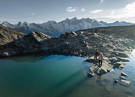 Glacier Views & Ski Trails
