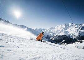 Glacier Views & Ski Trails