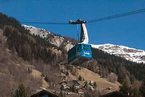Glacier Views & Ski Trails