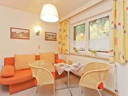 Spacious Stay Near Trails
