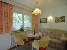 Spacious Stay Near Trails
