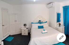 Larimar Beach Apartment