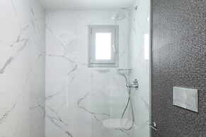V Luxury Suites