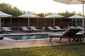 V Luxury Suites