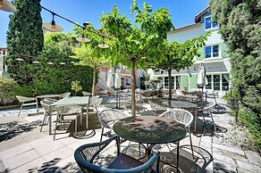 Logis Hotel Le Blason de Provence