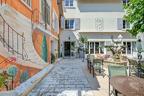Logis Hotel Le Blason de Provence
