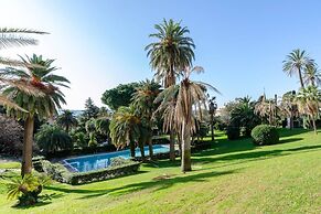 JOIVY Lovely Apt with Communal Pool in Nervi