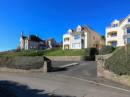 6 Chichester Court