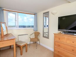 4 Lyndhurst