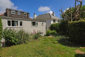 4 Lyndhurst