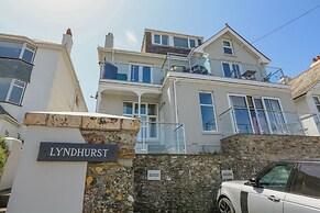 4 Lyndhurst