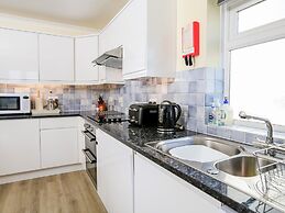 4 Lyndhurst
