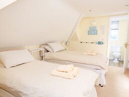4 Lyndhurst