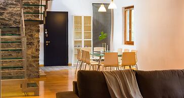 JOIVY Scenic 2BR Apt w/ Balcony & Parking