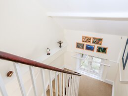2 North Crest House