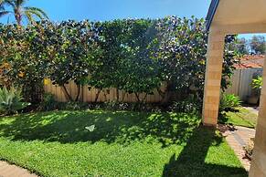 Comfortable 2 Bedroom With Serene Garden