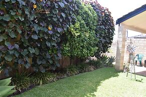 Comfortable 2 Bedroom With Serene Garden