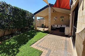 Comfortable 2 Bedroom With Serene Garden