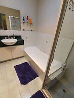Comfortable 2 Bedroom With Serene Garden