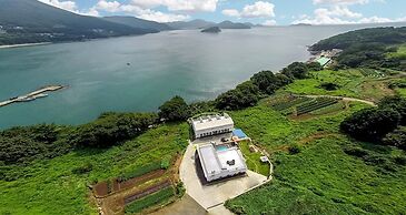 Geoje Star Marine Pool Villa Pension - V