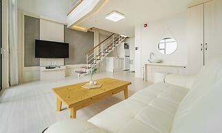 Yeosu Sunset Hostel and Pension