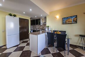 B47 - Walkway Beachview Place