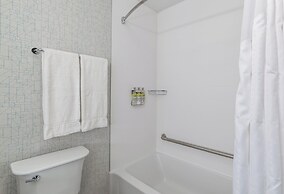 Holiday Inn Express & Suites Brandon by IHG