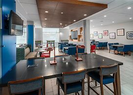 Holiday Inn Express & Suites Brandon by IHG