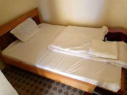 Silverstone Park Bar & Guest House